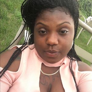 Meet your Posher, Carmela